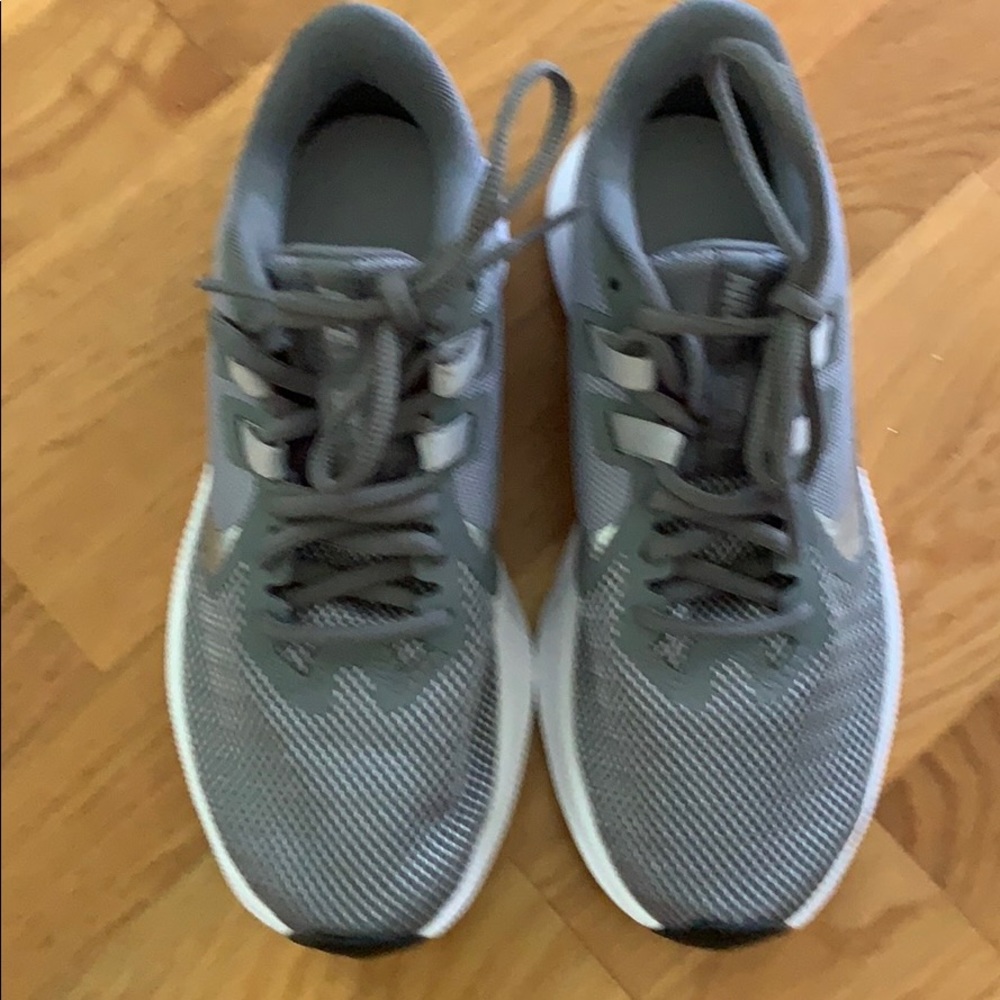 Nike girls Silver Sneakers